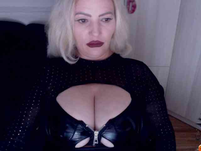 Mistress-Demi webcam