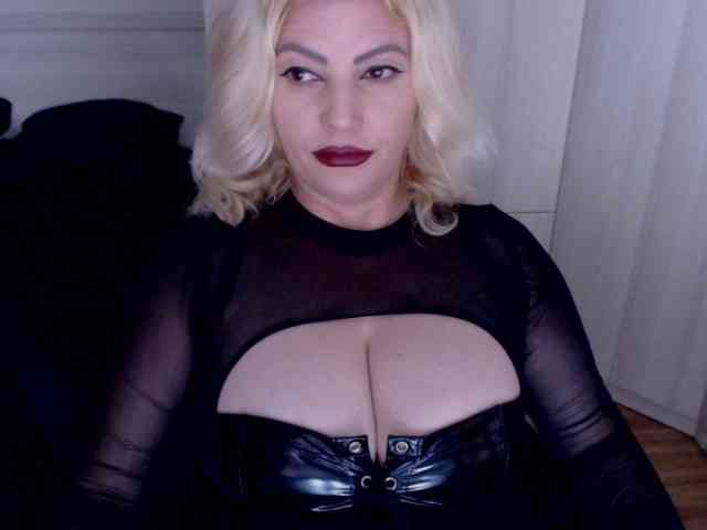 Mistress-Demi webcam