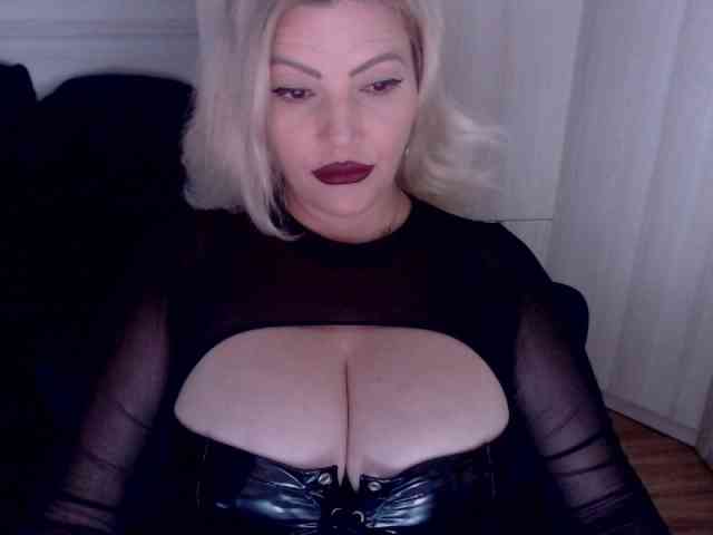 Mistress-Demi webcam