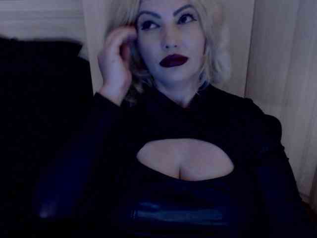 Mistress-Demi webcam