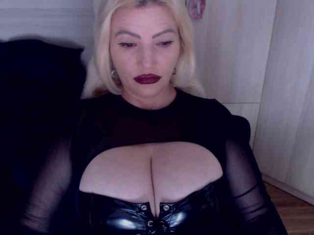 Mistress-Demi webcam