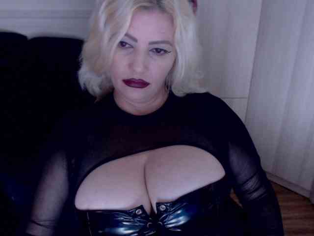 Mistress-Demi webcam
