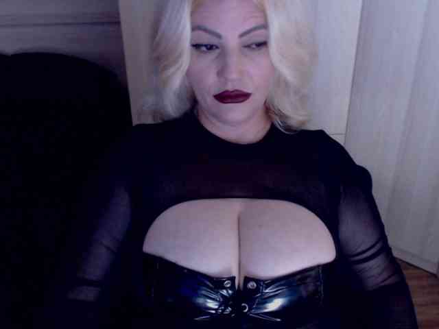 Mistress-Demi webcam