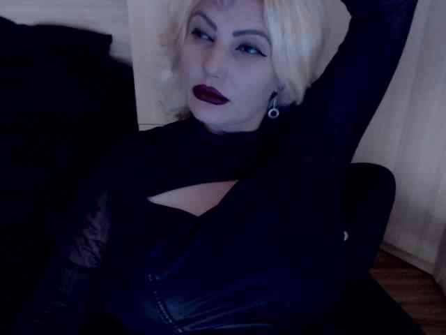 Mistress-Demi webcam
