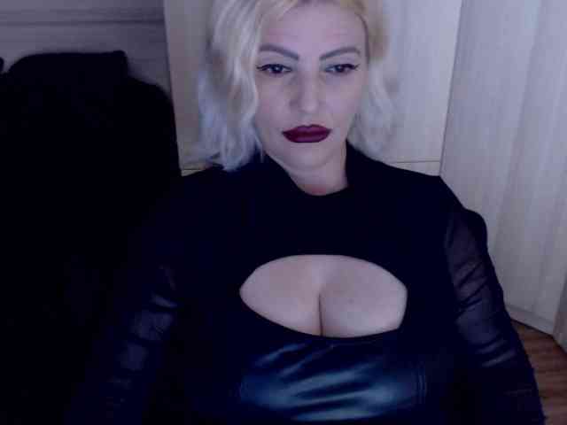 Mistress-Demi webcam