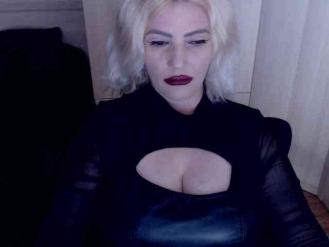 Mistress-Demi webcam