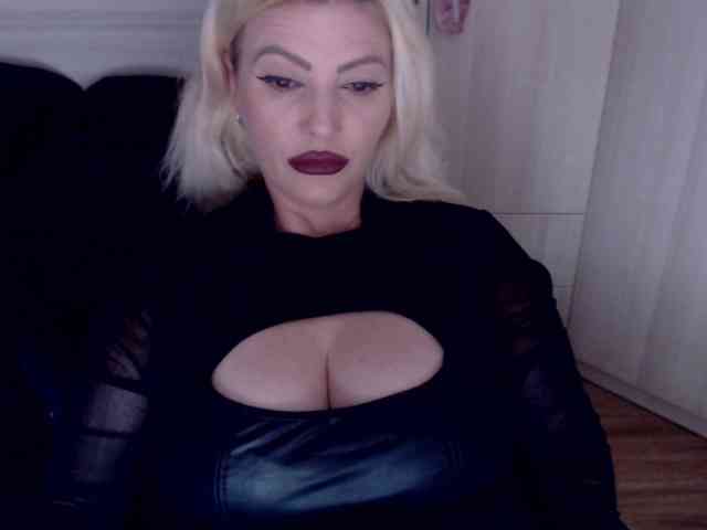 Mistress-Demi webcam