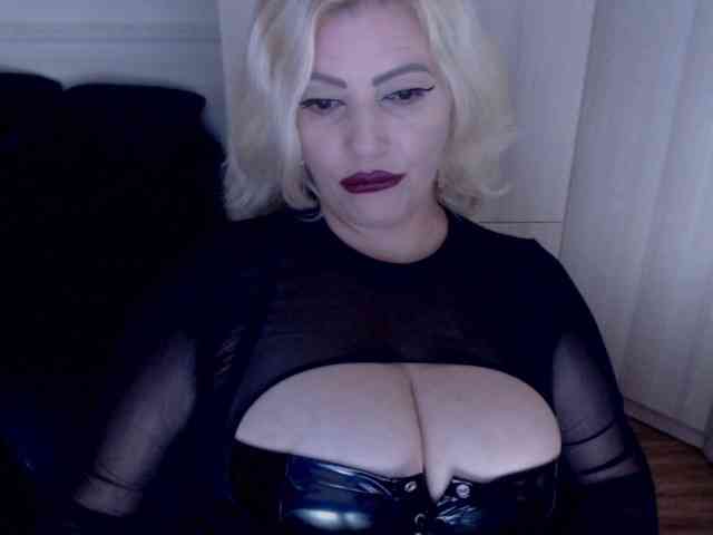 Mistress-Demi webcam