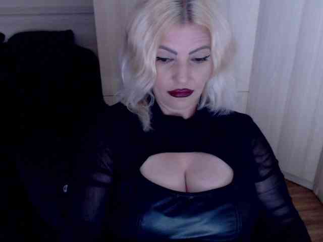 Mistress-Demi webcam