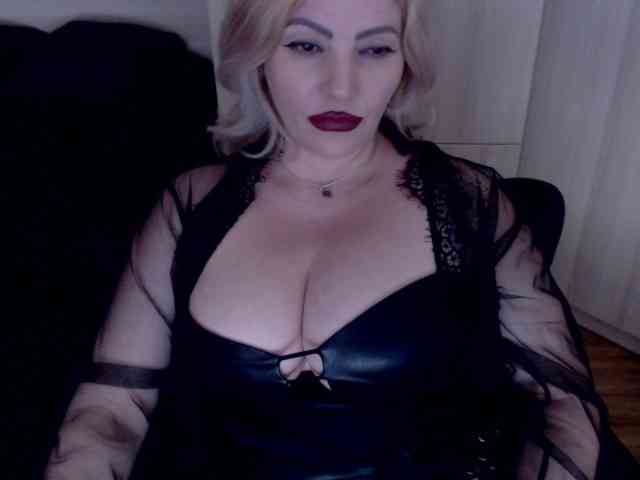 Mistress-Demi webcam