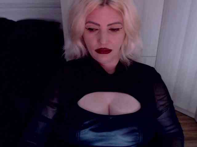 Mistress-Demi webcam