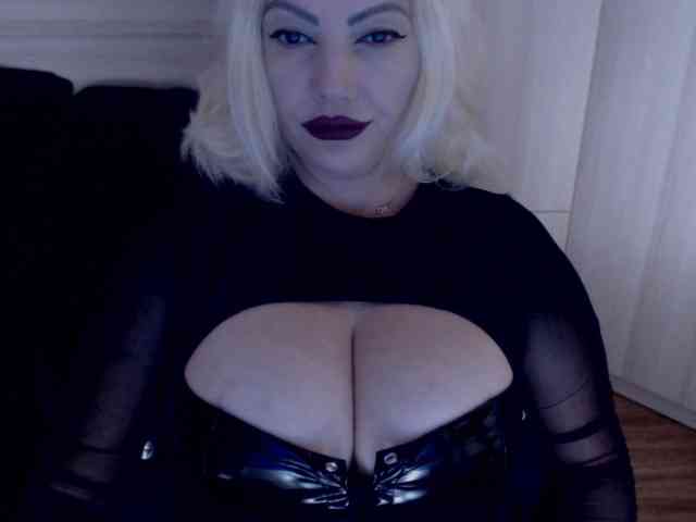 Mistress-Demi webcam