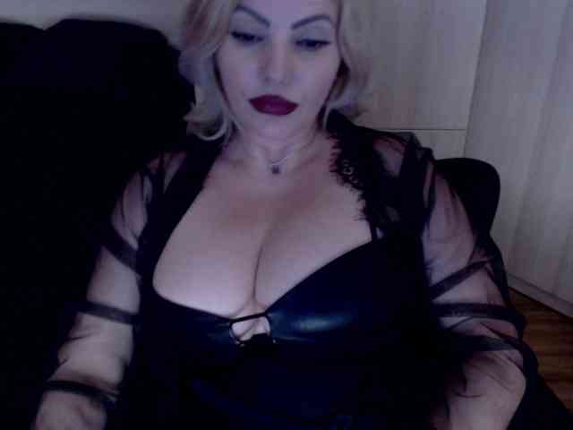 Mistress-Demi webcam