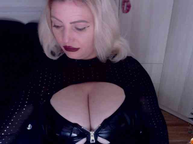 Mistress-Demi webcam