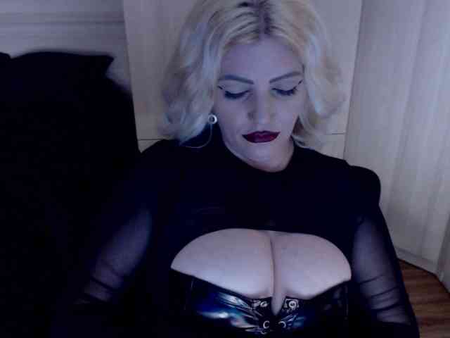 Mistress-Demi webcam