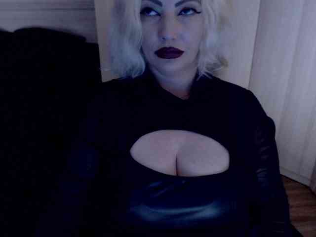 Mistress-Demi webcam