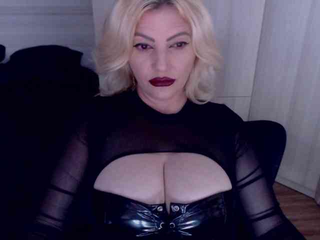 Mistress-Demi webcam