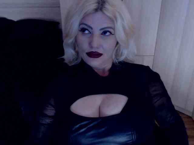 Mistress-Demi webcam