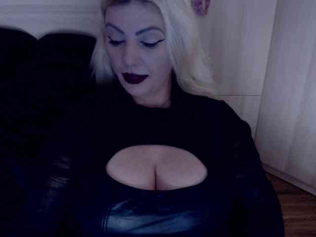 Mistress-Demi webcam