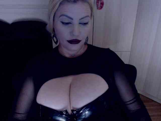 Mistress-Demi webcam