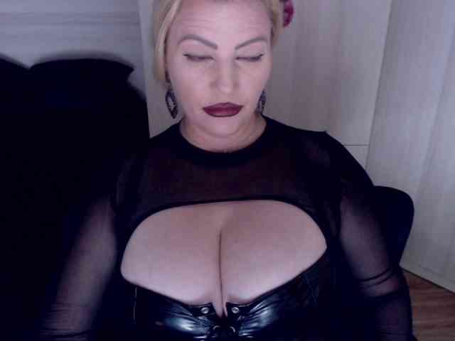 Mistress-Demi webcam
