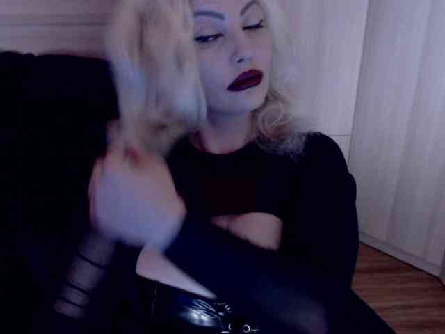Mistress-Demi webcam