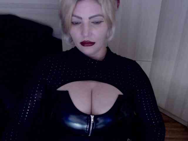 Mistress-Demi webcam