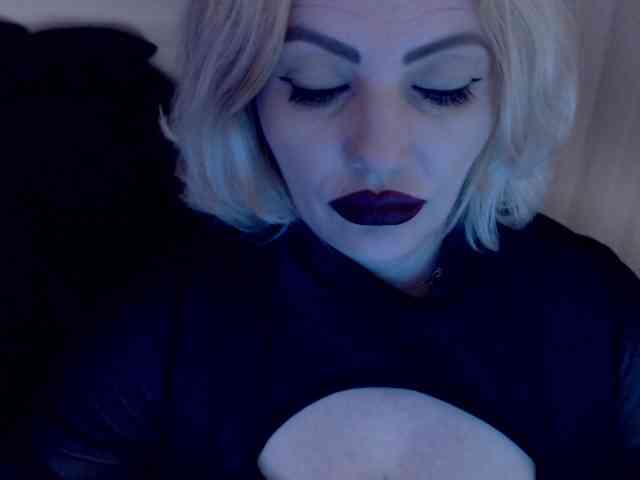 Mistress-Demi webcam