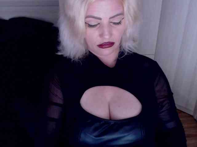 Mistress-Demi webcam