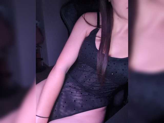 MissMiaX live cam preview