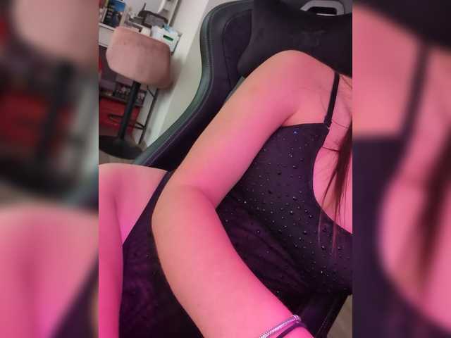 MissMiaX live cam preview