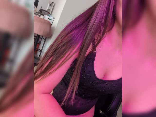 MissMiaX live cam preview