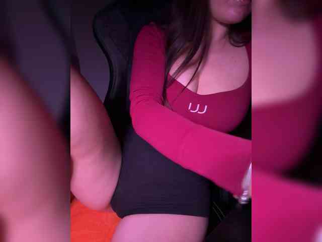 MissMiaX webcam