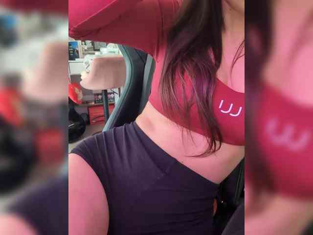MissMiaX webcam