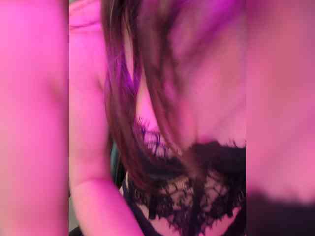 MissMiaX webcam