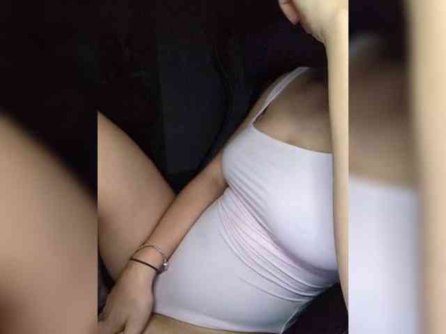 MissMiaX webcam