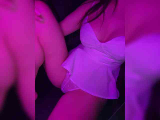 MissMiaX webcam