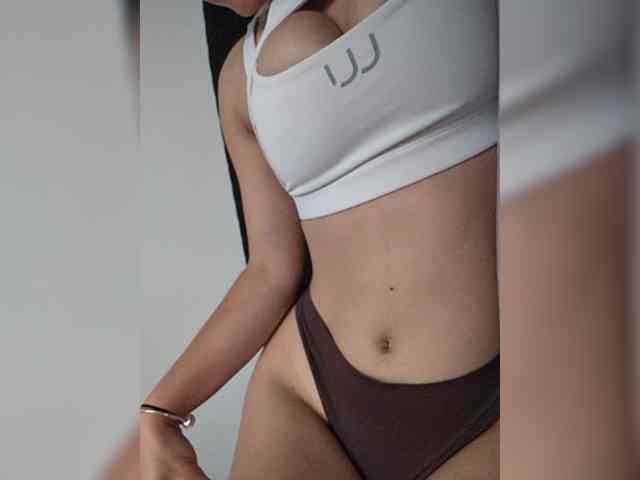 MissMiaX webcam