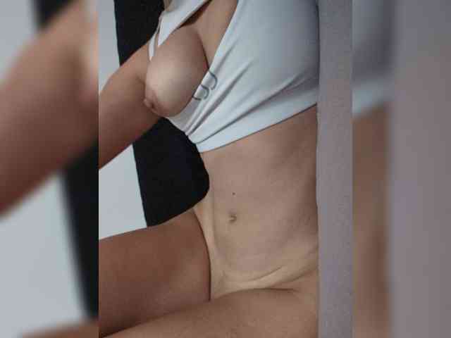 MissMiaX webcam