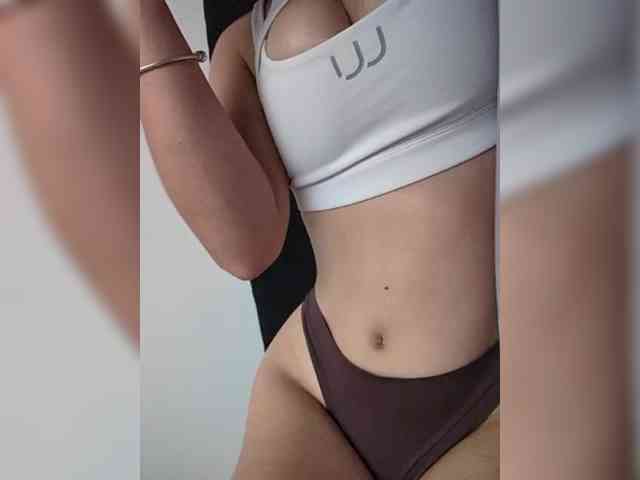 MissMiaX webcam