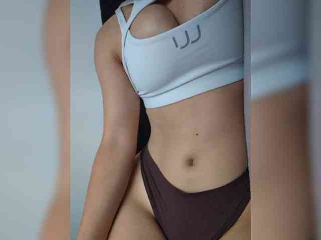 MissMiaX webcam