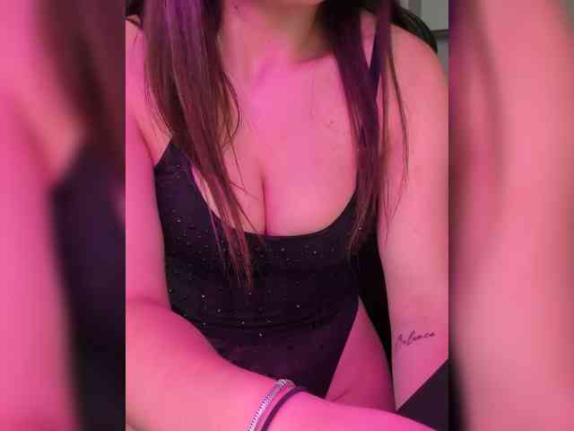 MissMiaX webcam