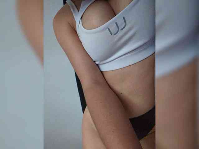 MissMiaX webcam