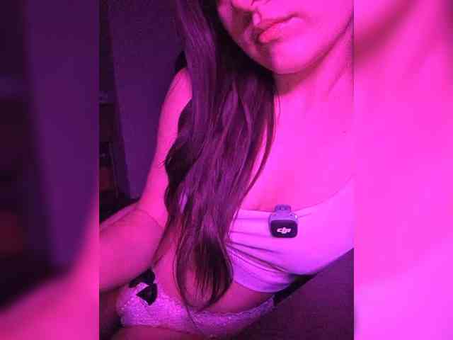 MissMiaX webcam