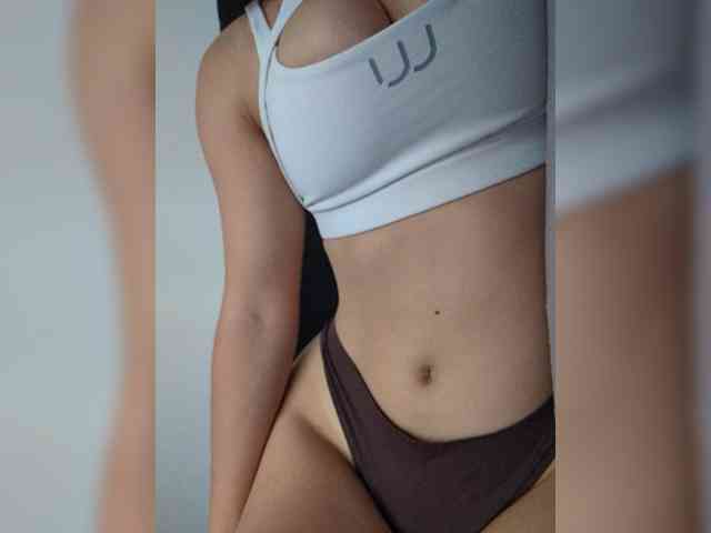 MissMiaX webcam
