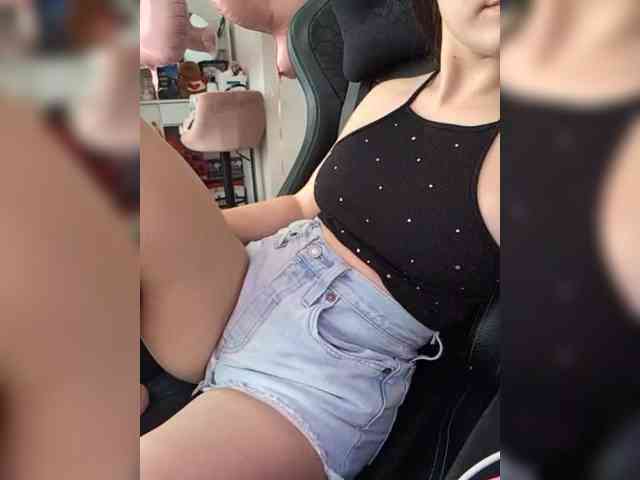 MissMiaX webcam