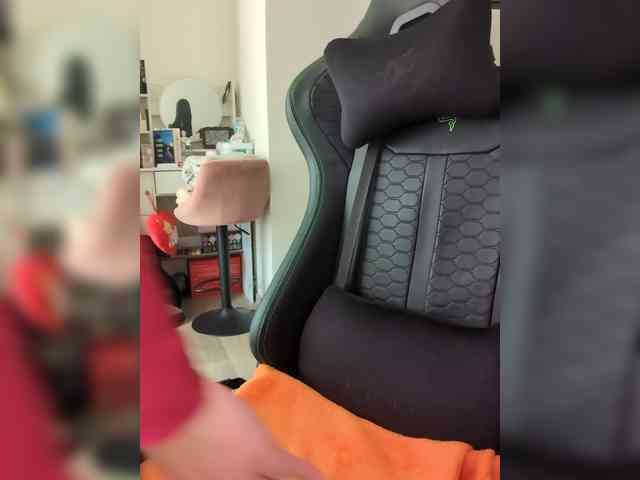 MissMiaX webcam