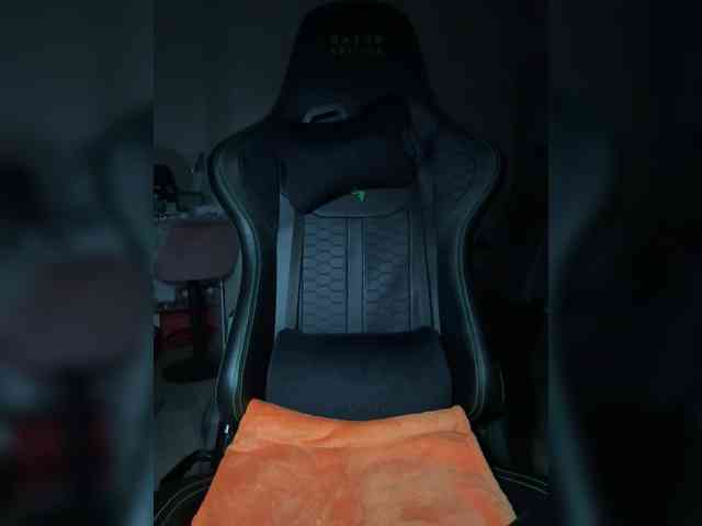 MissMiaX webcam