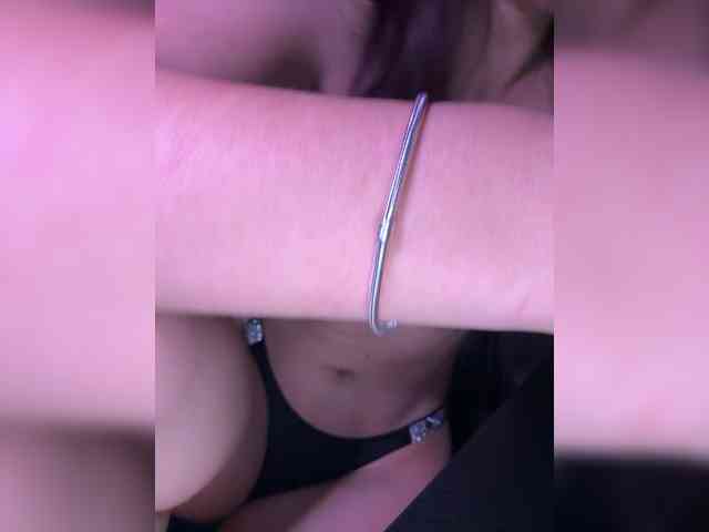 MissMiaX webcam
