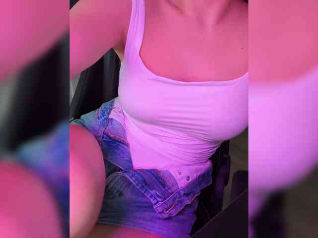 MissMiaX webcam